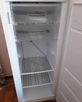 Indesit Congelatore verticale Classe A+  194 Litri