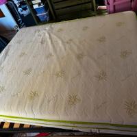 Materasso usato matrimoniale comodo-buono stato