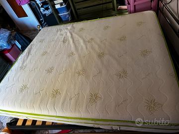 Materasso usato matrimoniale comodo-buono stato
