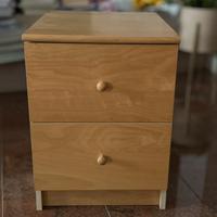 Pratico Comodino in legno (40x48x56 cm)