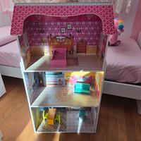 Casa delle bambole in legno 