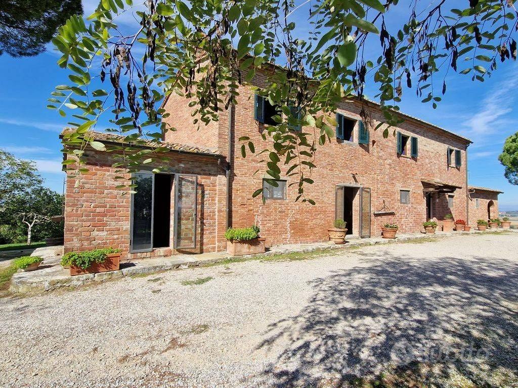 Rustico / Casale di 330 m² con più di 5 locali e b - Vista 5