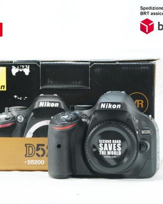 Nikon D5200 + 18-55 3.5 5.6 VR II