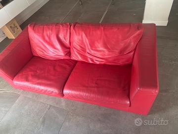 Divano in pelle rosso