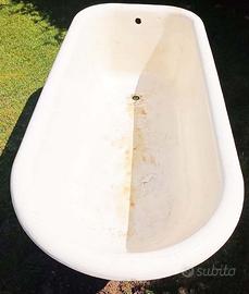 Vasca da bagno con piedini