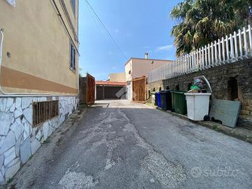 AUTORIMESSA A POZZUOLI