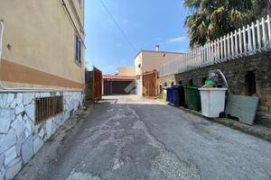 AUTORIMESSA A POZZUOLI