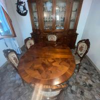 Tavolo d'antiquariato