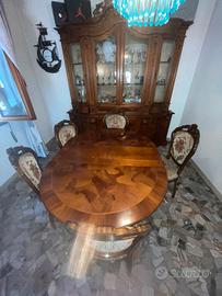 Tavolo d'antiquariato