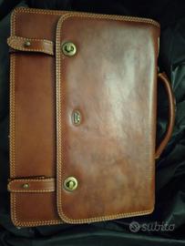 borsa in pelle con manico e tracolla