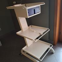 Carrellino con 3 ripiani in plastica con rotelle.S