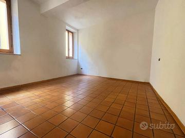 DA RISTRUTTURARE COMPLETAMENTE 70 mq - CENTRO STOR