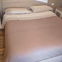 Letto matrimoniale contenitore, retroilluminazione