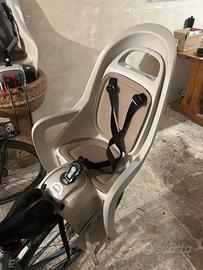 Seggiolino bici portapacchi fino a 22 kg