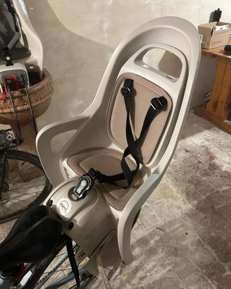 Seggiolino bici portapacchi fino a 22 kg