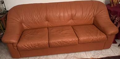 Divano in pelle con due poltrone