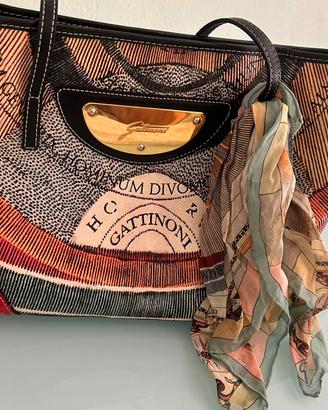 Borsa e foulard Gattinoni