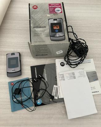 Telefono Motorola razr v3i argento