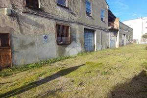 CASA SEMINDIPENDENTE A RUSSI