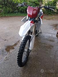 Moto  da cross  pronta gara.
