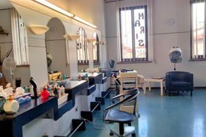 Negozio Parrucchiera Estetista (locali e attività)