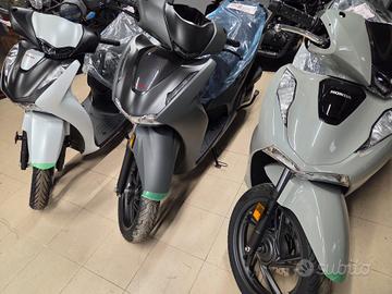 Honda SH 125 bauletto keyless e parabrezza