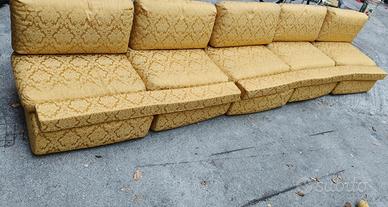 divano componiile vintage tessuto giallo damascato