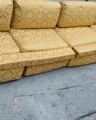 divano componiile vintage tessuto giallo damascato
