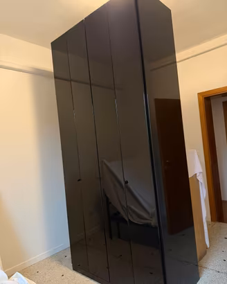 ARMADIO, TAVOLO CON 6 SEDIE, CASSETTIERA E MOBILET