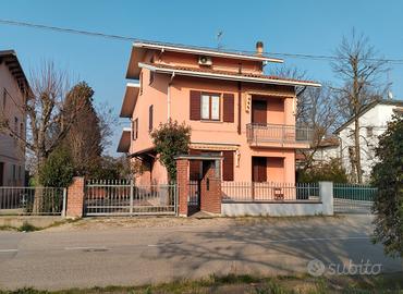 Villa unifamiliare indipendente libera su 4 lati