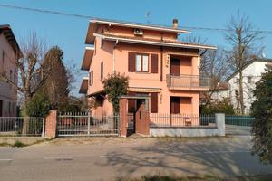 Villa unifamiliare indipendente libera su 4 lati