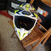 casco motocross praticamente nuovo con 2 visiere 