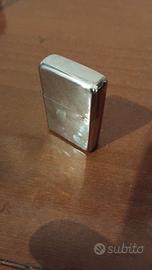 accendino vintage a benzina
