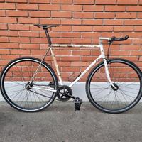 Bicicletta scatto fisso