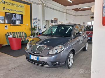 Lancia Ypsilon 1.3 MJT 75 CV Unyca