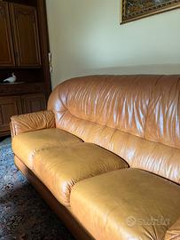 DIVANO E POLTRONE IN VERA PELLE VINTAGE