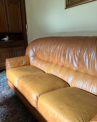 DIVANO E POLTRONE IN VERA PELLE VINTAGE