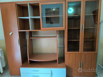 Parete attrezzata in legno