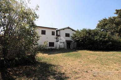 CASA SEMINDIPENDENTE A MONTOPOLI DI SABINA