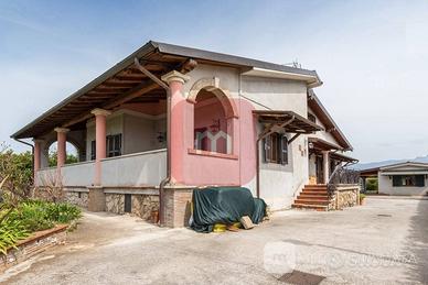 Villa di 480 m² con più di 5 locali a Zagarolo