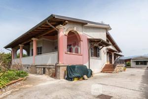 Villa di 480 m² con più di 5 locali a Zagarolo