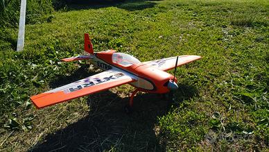 Extra 300 modello RC aeromodello