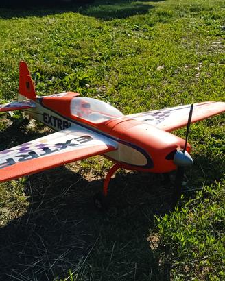 Extra 300 modello RC aeromodello