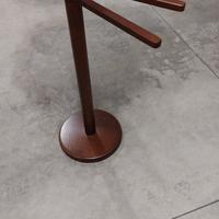 piantana porta asciugamani e sgabello