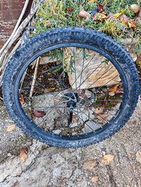 Cerchi con dischi 24 pollici