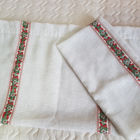 2 tende con motivi floreali e fragole