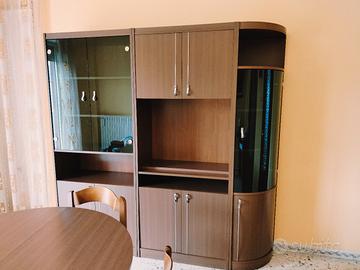 Soggiorno, tavolo e sedie 