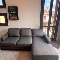 Divano angolare con penisola in tessuto grigio