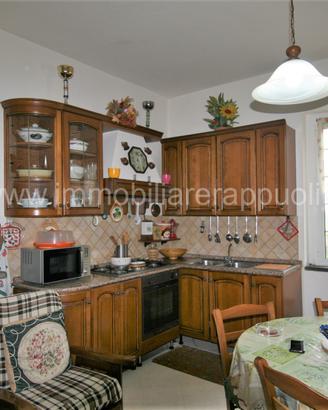 CL235 - Porzione di casale con ampio terreno a Cor