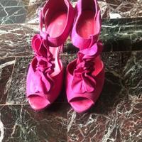 Scarpe com tacco